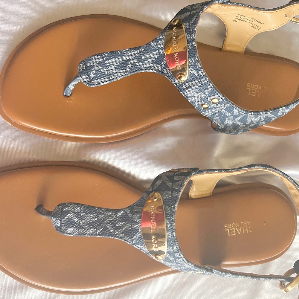 Slightly worn Michael Kors size 8 sandals